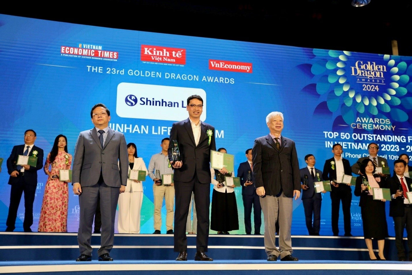 Shinhan Life Việt Nam nhận danh hiệu Rồng vàng 2024