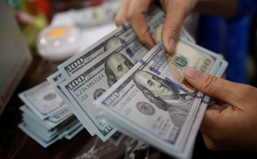 Các ngân  hàng  thương  mại đồng  loạt tăng giá USD sáng 15/4.