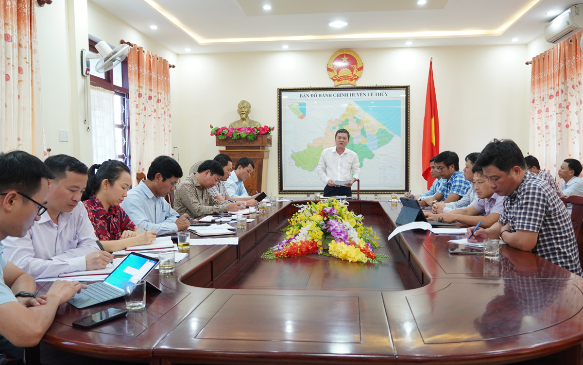 Buổi l&agrave;m việc giữa Ph&oacute; Chủ tịch UBND tỉnh Quảng B&igrave;nh với UBND huyện Lệ Thủy.