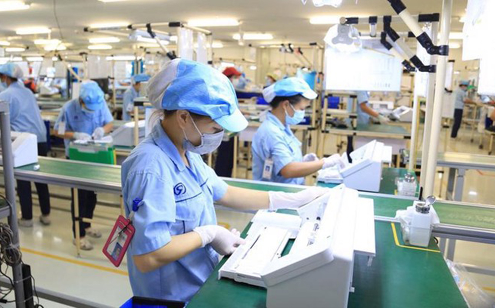 Tiền lương, tiền thưởng trong trường hợp vẫn đi làm trong dịp nghỉ lễ được tính thế nào?