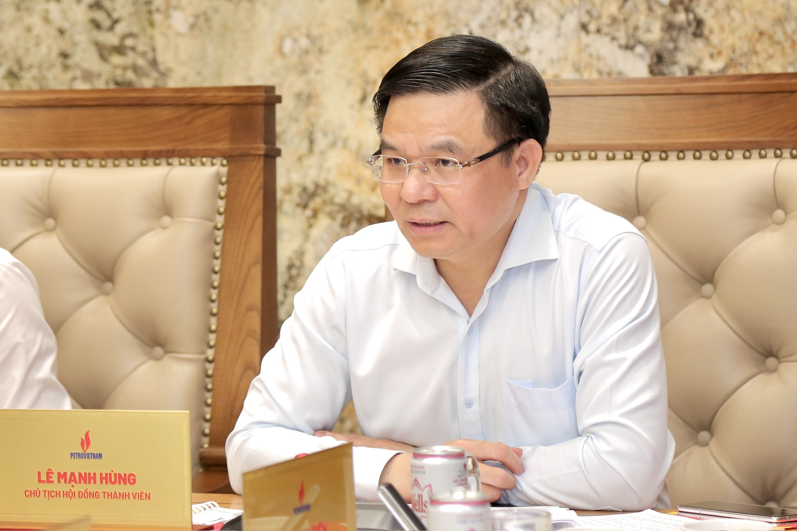 Chủ tịch HĐTV Petrovietnam L&ecirc; Mạnh H&ugrave;ng ph&aacute;t biểu chỉ đạo.