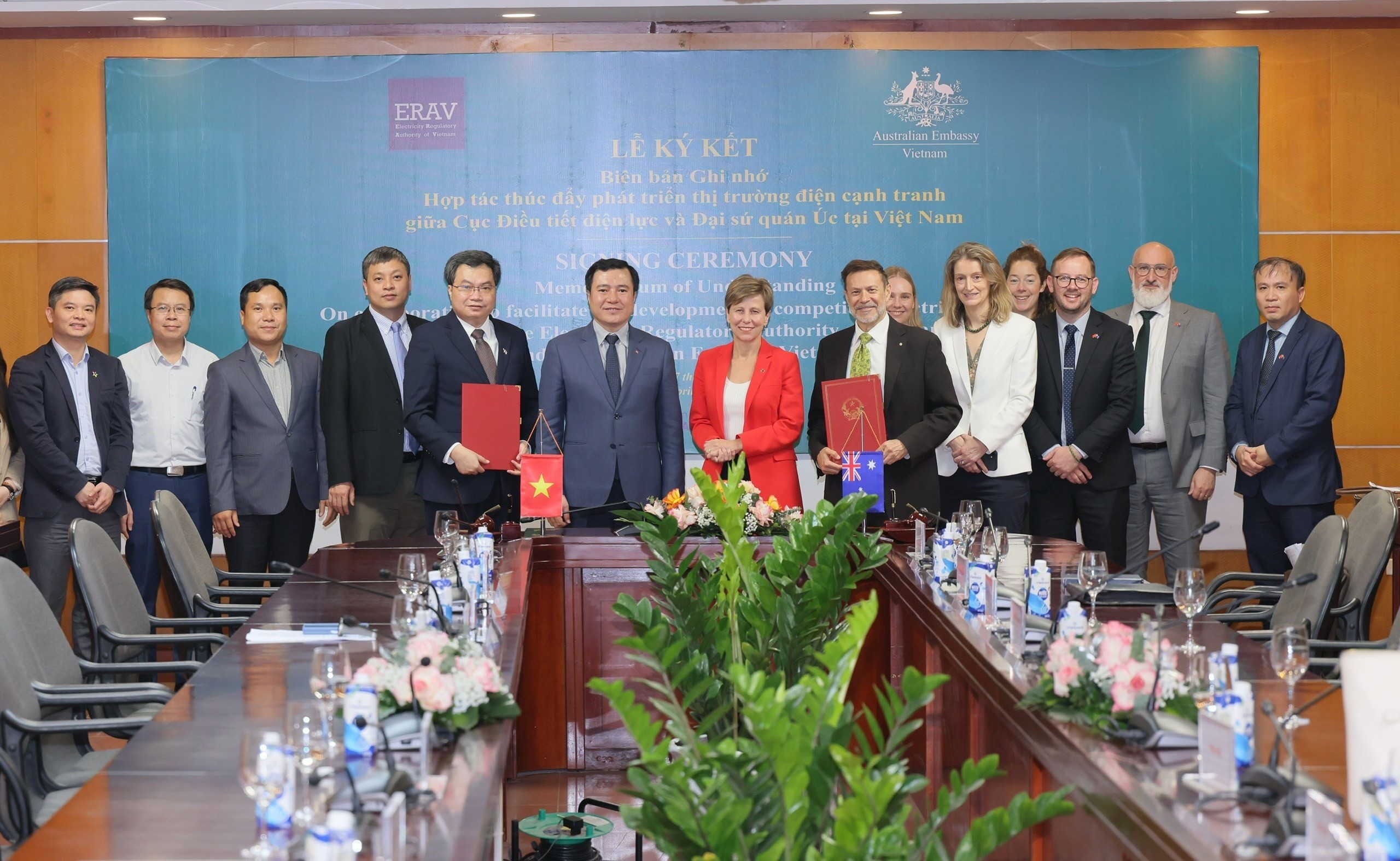 Việt Nam và Australia ký kết hợp tác tạo điều kiện phát triển thị trường điện cạnh tranh 