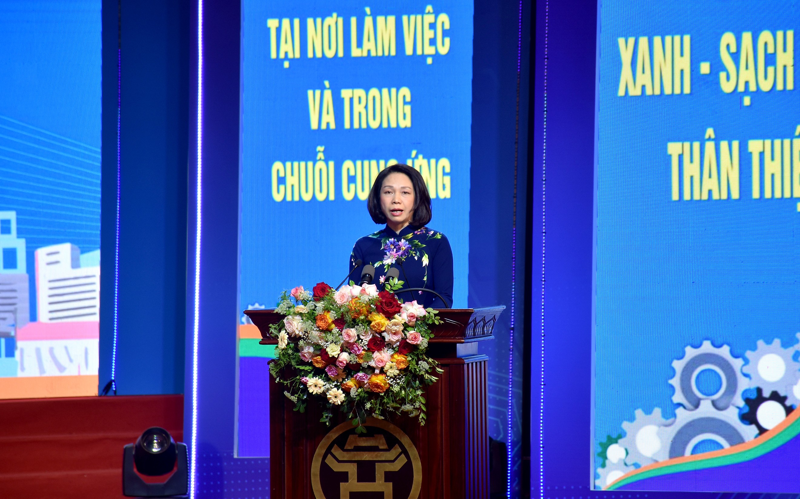 Ph&oacute; Chủ tịch Ủy ban nh&acirc;n d&acirc;n TP. H&agrave; Nội Vũ Thu H&agrave; th&ocirc;ng tin tại Lễ ph&aacute;t động.