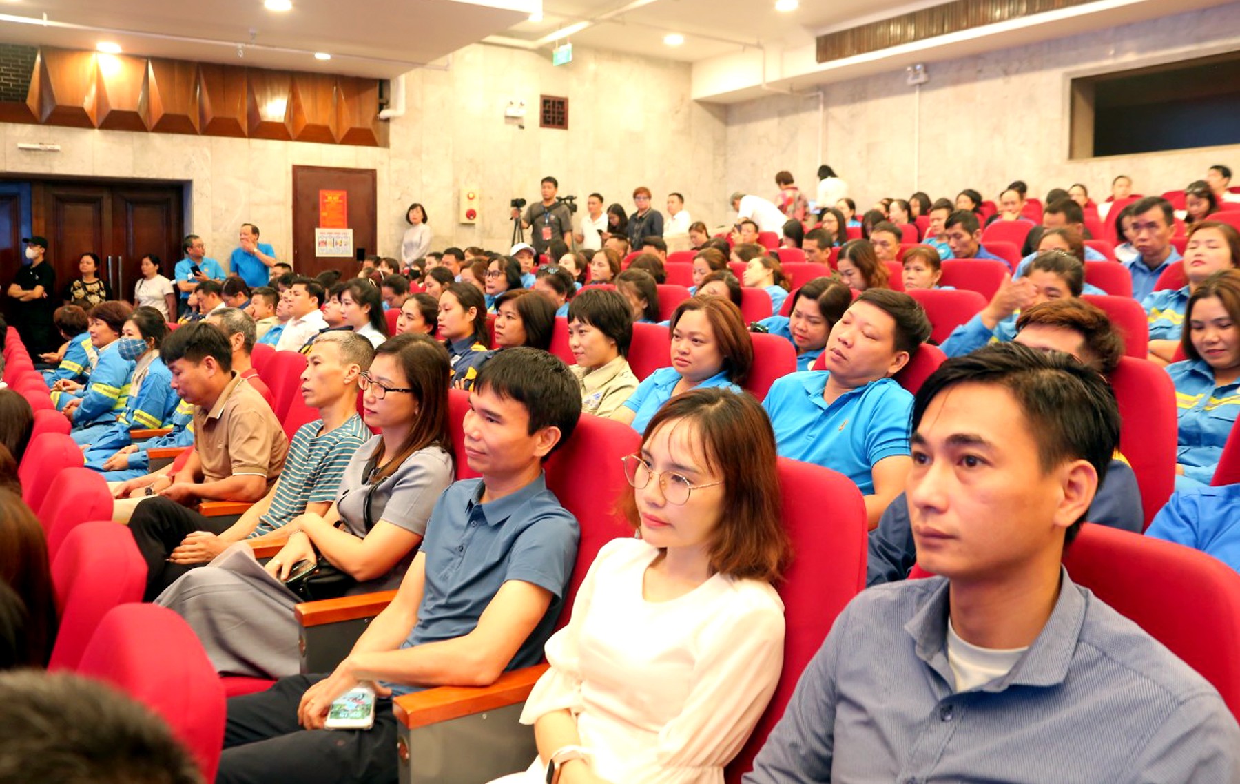 Lễ ph&aacute;t động Th&aacute;ng h&agrave;nh động về An to&agrave;n, vệ sinh PG88 Sòng bạc trực tuyến TOP 1 Việt Nam | Casino, Nổ Hũ v&agrave; Th&aacute;ng C&ocirc;ng nh&acirc;n năm 2024 diễn ra v&agrave;o s&aacute;ng ng&agrave;y 19/4/2024 c&oacute; nhiều người PG88 Sòng bạc trực tuyến TOP 1 Việt Nam | Casino, Nổ Hũ tham gia.