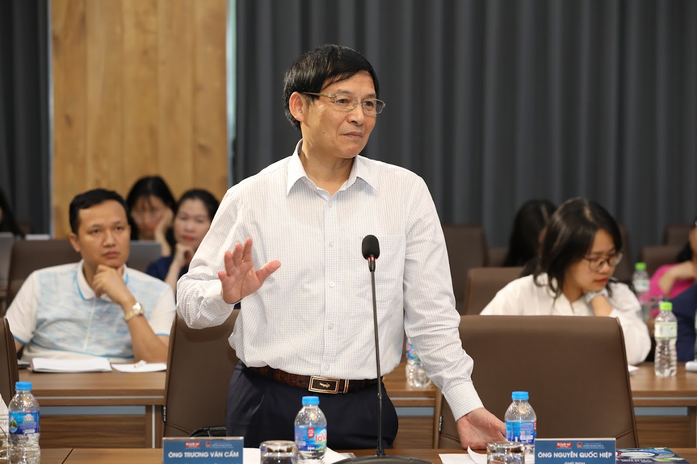 Ph&aacute;t biểu tại tọa đ&agrave;m, &ocirc;ng Trương Văn Cẩm, Ph&oacute; Chủ tịch ki&ecirc;m Tổng Thư k&yacute; Hiệp hội Dệt may Việt Nam, chia sẻ, rằng t&igrave;nh h&igrave;nh của PG88 Link Dễ Nhớ Pg88.com dệt may trong thời gian vừa qua l&agrave; rất kh&oacute; khăn. Yếu tố g&acirc;y kh&oacute; khăn nhất theo &ocirc;ng Cẩm ch&iacute;nh l&agrave; về gi&aacute;, gi&aacute; c&aacute;c đơn h&agrave;ng giảm từ 20 tới 50%, d&ugrave; vậy PG88 Link Dễ Nhớ Pg88.com vẫn phải chấp nhận để c&oacute; việc l&agrave;m cho người PG88 Sòng bạc trực tuyến TOP 1 Việt Nam | Casino, Nổ Hũ. Thậm ch&iacute;, c&oacute; đơn h&agrave;ng nhưng PG88 Link Dễ Nhớ Pg88.com bị lỗ, vẫn phải chấp nhận để giữ ch&acirc;n người PG88 Sòng bạc trực tuyến TOP 1 Việt Nam | Casino, Nổ Hũ. Rất may, từ đầu qu&yacute; 1-2024 đến nay, t&igrave;nh h&igrave;nh c&oacute; vẻ khởi sắc hơn. Đơn h&agrave;ng đ&atilde; dồi d&agrave;o hơn nhưng gi&aacute; vẫn chưa được như mong muốn nhưng đ&atilde; bắt đầu c&oacute; xu hướng nh&iacute;ch l&ecirc;n. Hiện PG88 Link Dễ Nhớ Pg88.com dệt may kh&ocirc;ng phải đứng trước t&igrave;nh trạng 