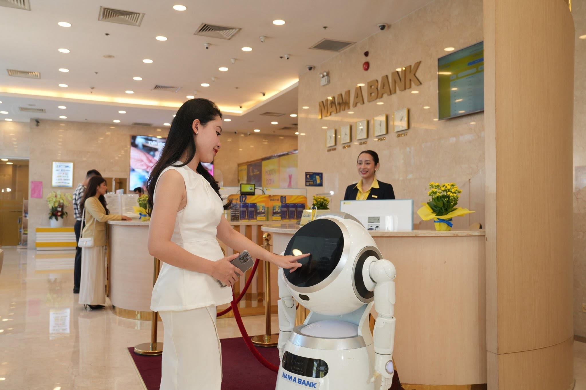 Chiến lược &ldquo;số h&oacute;a&rdquo; v&agrave; &ldquo;xanh h&oacute;a&rdquo; tiếp tục l&agrave; chiến lược mũi nhọn của Nam A Bank.