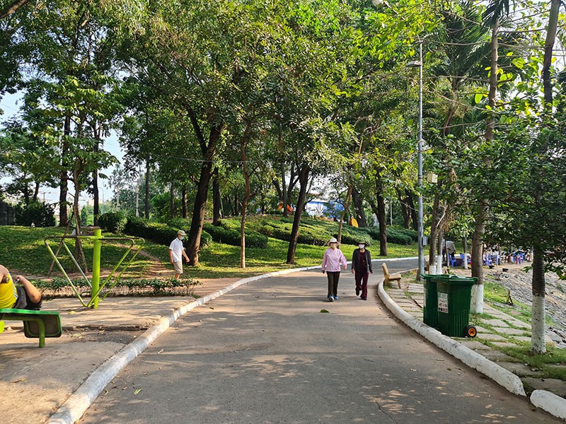 Đầu tư và xây dựng thêm nhiều công viên cây xanh là phương án mà TP.HCM muốn thực hiện.