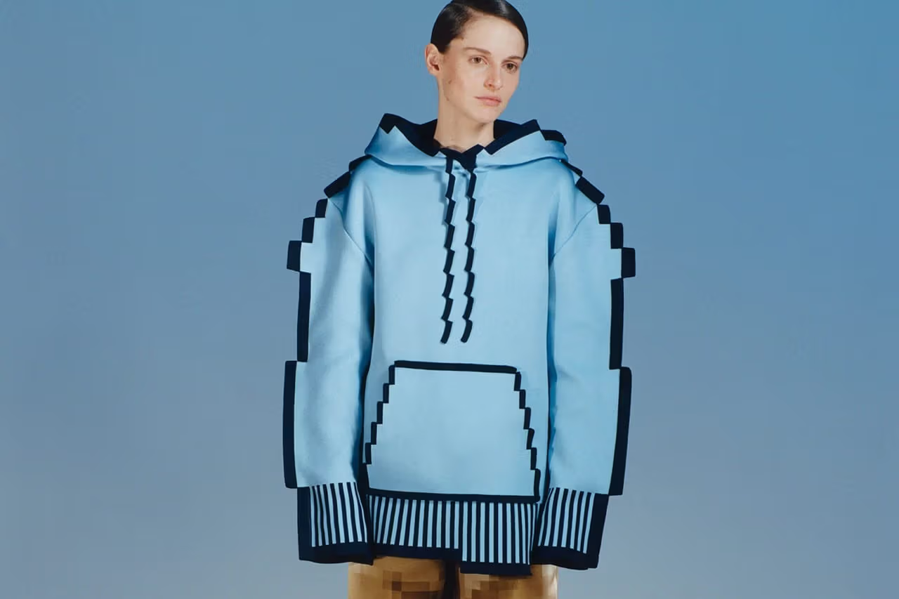 Mẫu&nbsp;&aacute;o pixel si&ecirc;u thực gi&uacute;p&nbsp;Loewe n&acirc;ng cao tầm ảnh hưởng của m&igrave;nh.