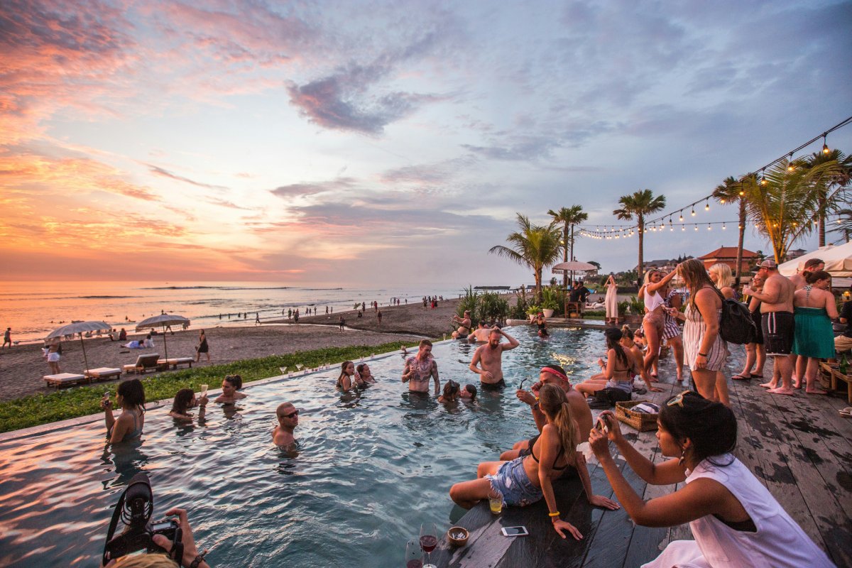 S&acirc;n bay Ngurah Rai ở Bali cũng l&agrave; s&acirc;n bay bận rộn nhất khi đ&oacute;n tới 44,5% tổng lượng kh&aacute;ch quốc tế đến nước n&agrave;y.