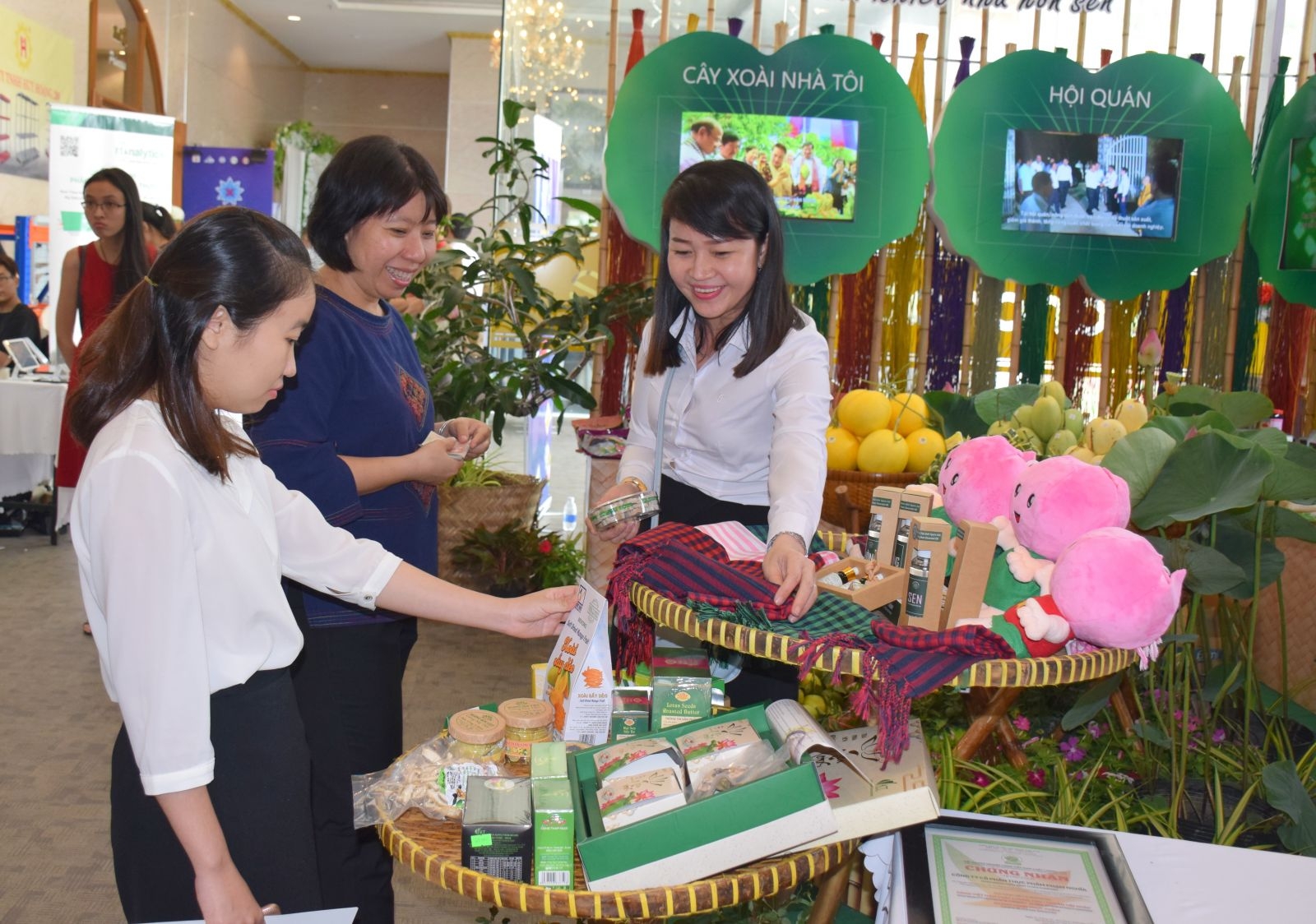 Hiện Đồng Th&aacute;p c&oacute; hơn 40 cơ sở sản xuất, PG88 Uy Tín Số 1 Việt Nam thực phẩm từ sen; 56 sản phẩm OCOP l&agrave;m từ sen.