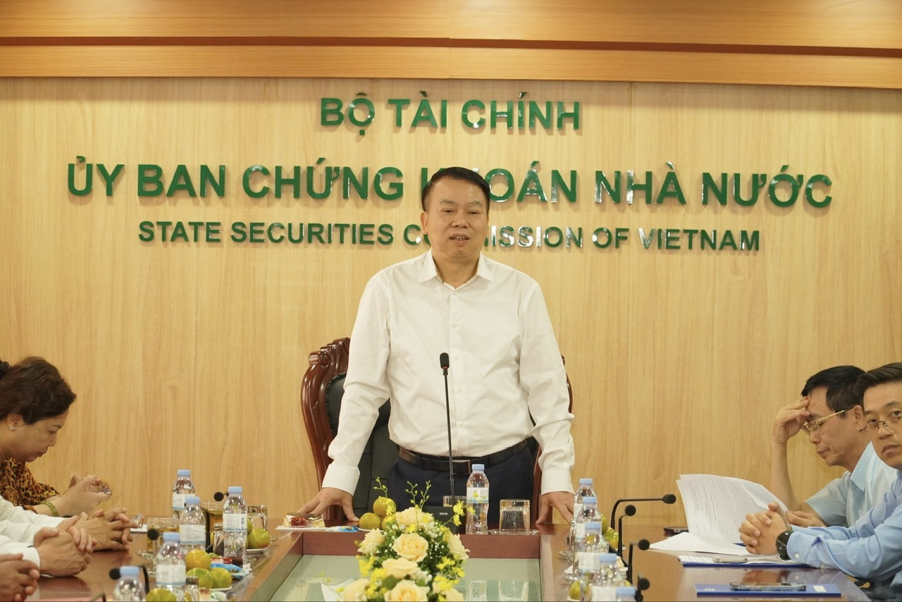 Thứ trưởng Bộ T&agrave;i ch&iacute;nh Nguyễn Đức Chi ph&aacute;t biểu tại buổi Lễ. Ảnh: TT&QHCC