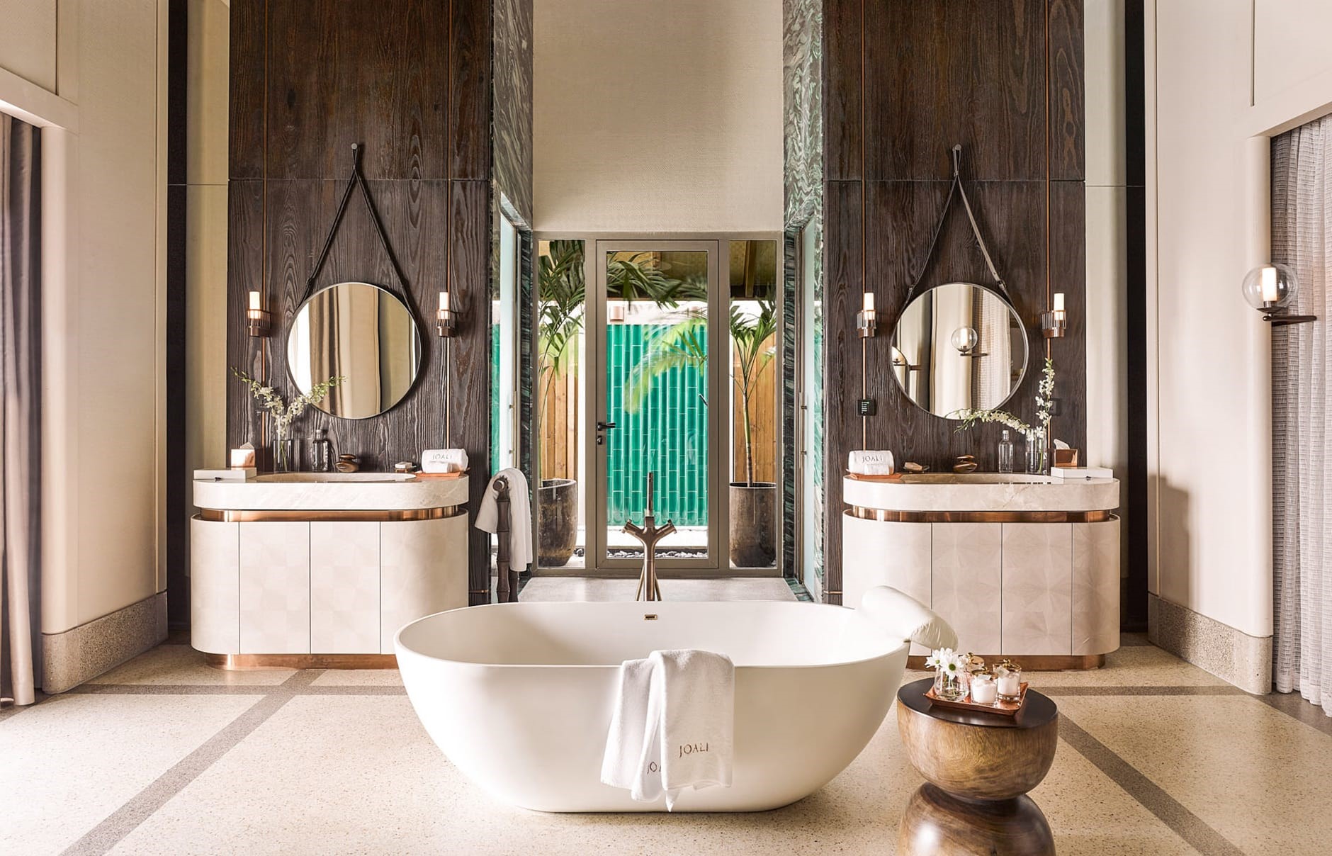 Khu vực ph&ograve;ng tắm của khu nghỉ dưỡng sang trọng nhất thế giới Joali Resort (Maldives) với điểm nhấn l&agrave; c&aacute;c bộ sưu tập ấn tượng của Gessi như Equilibrio, Goccia, Cono, đem đến cho du kh&aacute;ch những trải nghiệm thư gi&atilde;n v&agrave; nghỉ dưỡng l&yacute; tưởng trong kh&ocirc;ng gian thi&ecirc;n nhi&ecirc;n thơ mộng.