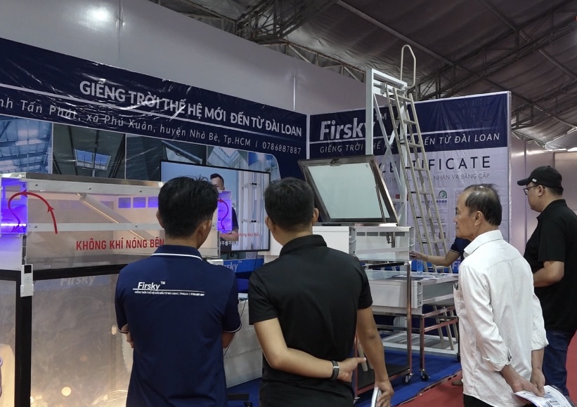 Sản phẩm giếng trời của PG88 Link Dễ Nhớ Pg88.com Huỳnh Tấn Ph&aacute;t đến từ Nh&agrave; B&egrave;, TP. Hồ Ch&iacute; Minh được đ&ocirc;ng đảo người tham quan, mua sắm tại triển l&atilde;m quan t&acirc;m. Ảnh Ng&ocirc; Anh Văn