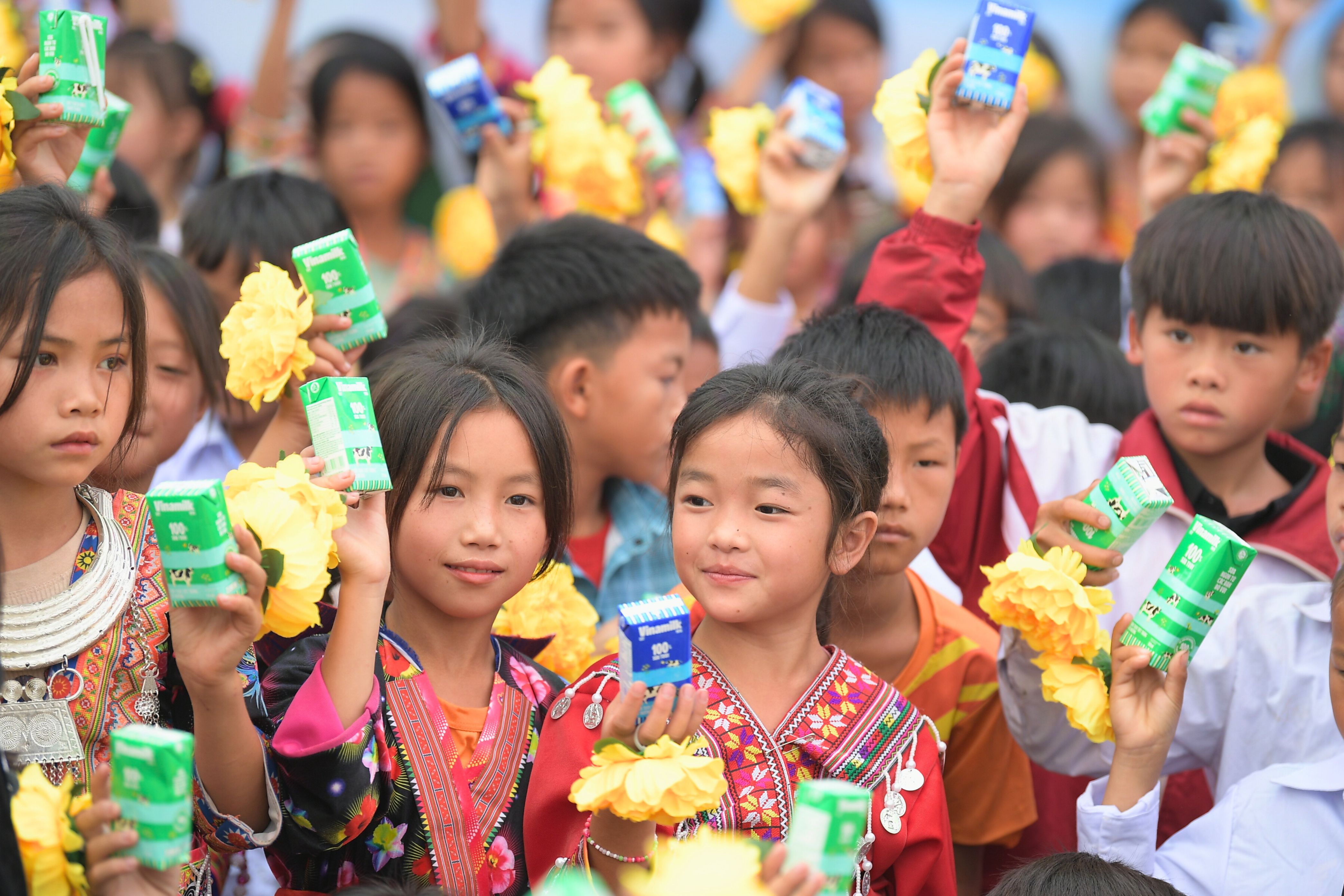 Từ nay mỗi ng&agrave;y đến lớp, c&aacute;c em nhỏ tại Nậm V&igrave; (Điện Bi&ecirc;n) c&oacute; th&ecirc;m hộp sữa l&agrave; &ldquo;người bạn mới&rdquo;.