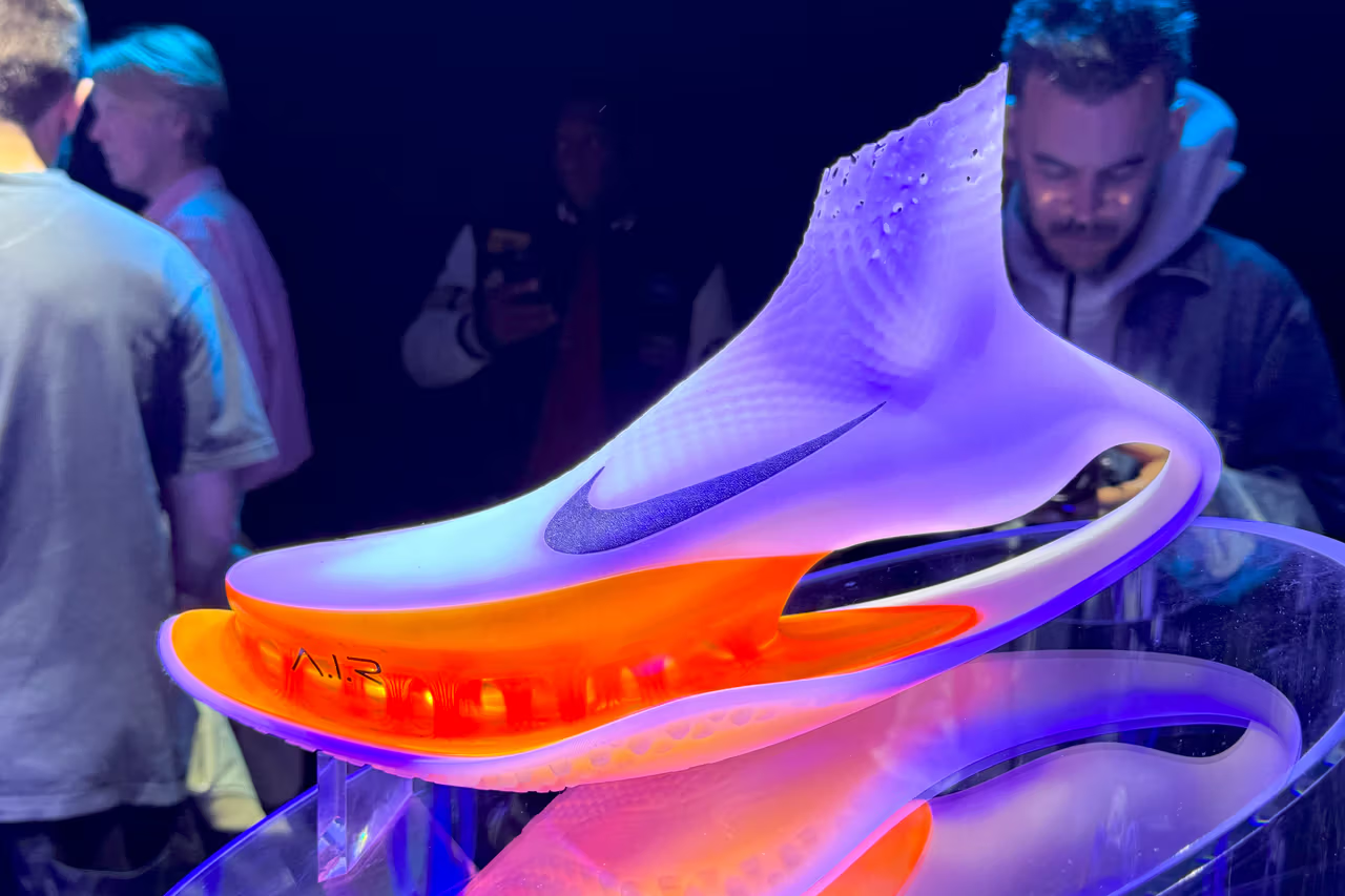 Một mẫu gi&agrave;y thể thao được tạo ra bởi AI của Nike.