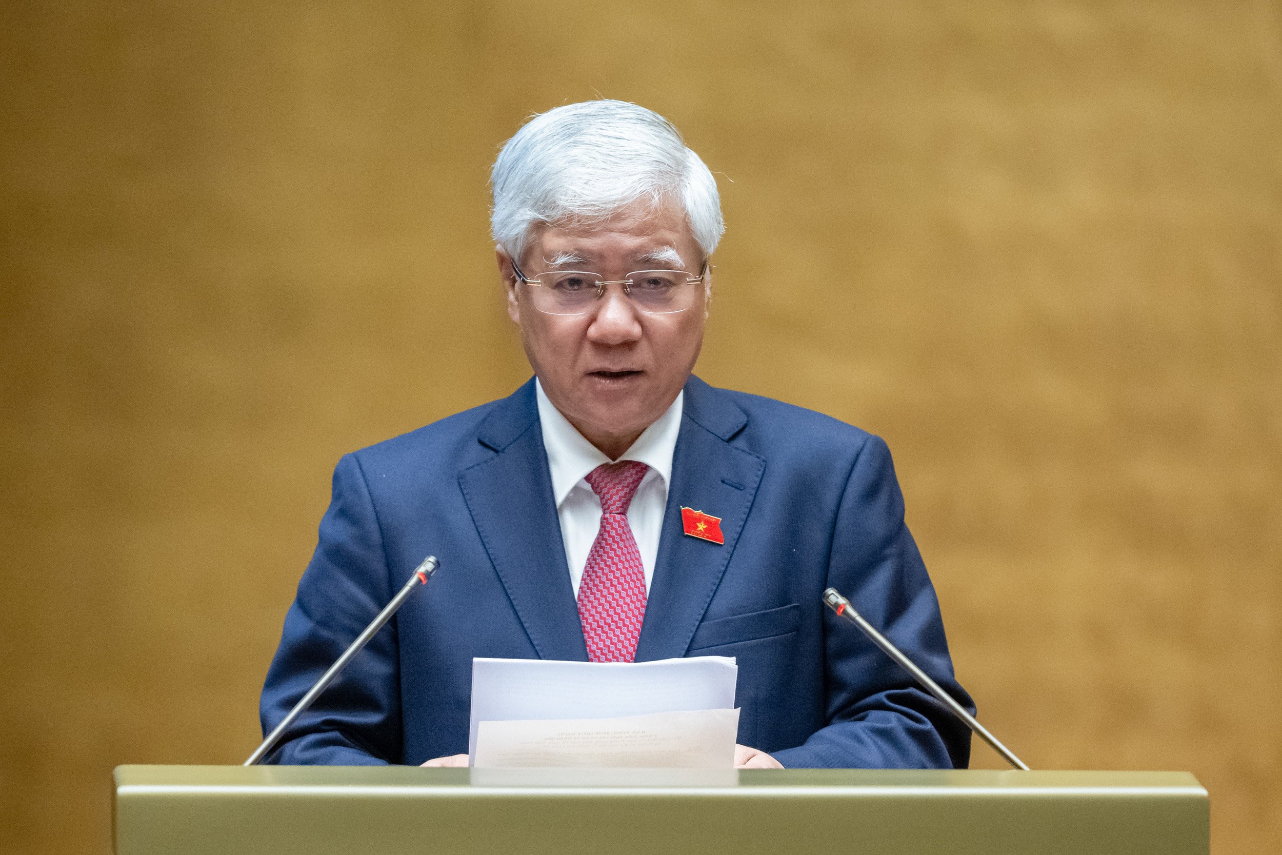 Chủ tịch Ủy ban Trung ương Mặt trận Tổ quốc Việt Nam Đỗ Văn Chiến b&aacute;o c&aacute;o c&aacute;c kiến nghị của cử tri. Ảnh: Quochoi.vn.