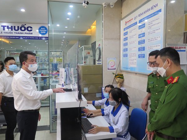 Kết quả chuyển đổi số gi&uacute;p tiết kiệm thời gian, chi ph&iacute; khi giải quyết c&aacute;c thủ tục về bảo hiểm. Ảnh minh họa: BHXH Việt Nam.