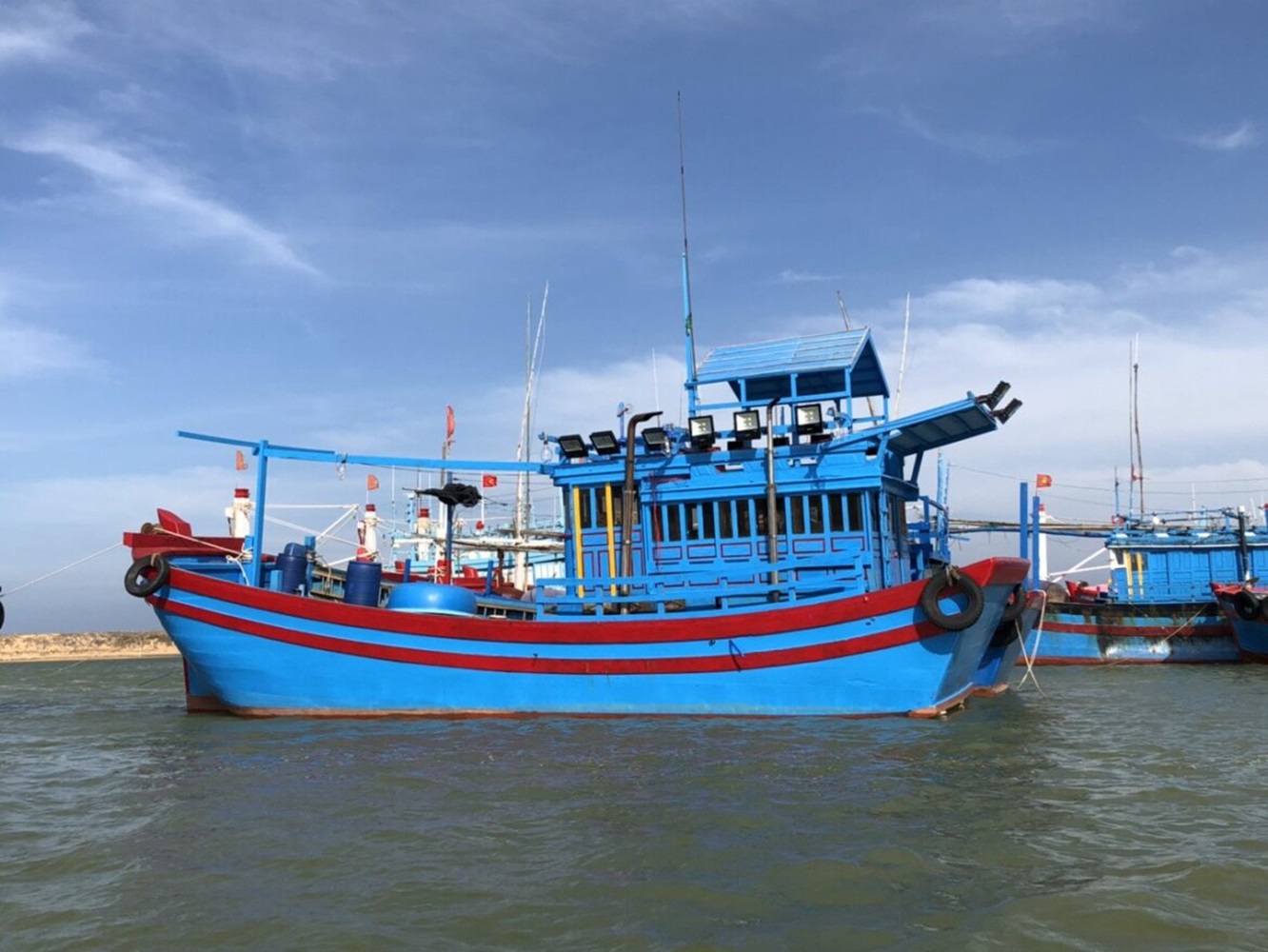 Xử lý nghiêm từng trường hợp tàu cá vi phạm quy định về mất kết nối VMS.
