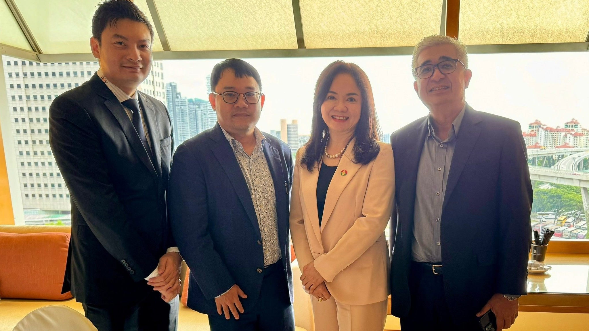 Phó Tổng giám đốc Nguyễn Thị Hiền Pg88hi Thể Thao, Bóng Đá, Casino, Nổ Hũ, Xổ Số cùng team Ameropa-trader số 1 về Phân bón thế giới tại hội nghị Phân bón thế giới.