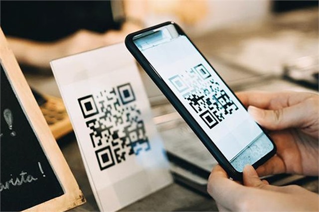 Hiện nay, kh&aacute;ch h&agrave;ng thường c&oacute; hai lựa chọn thanh to&aacute;n phổ biến: qu&eacute;t m&atilde; v&agrave; quẹt thẻ.&nbsp;