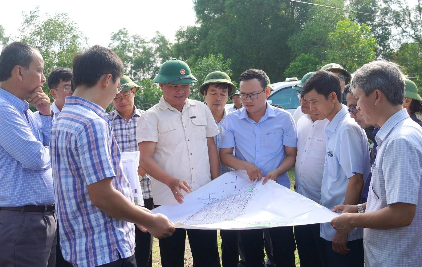 Chủ tịch UBND tỉnh Quảng Trị Võ Văn Hưng  kiểm tra công tác giải phóng mặt bằng Link Trang Chủ PG88.Com Mới #2026 Cảng hàng không Quảng Trị tại xã Gio Mai, huyện Gio Linh