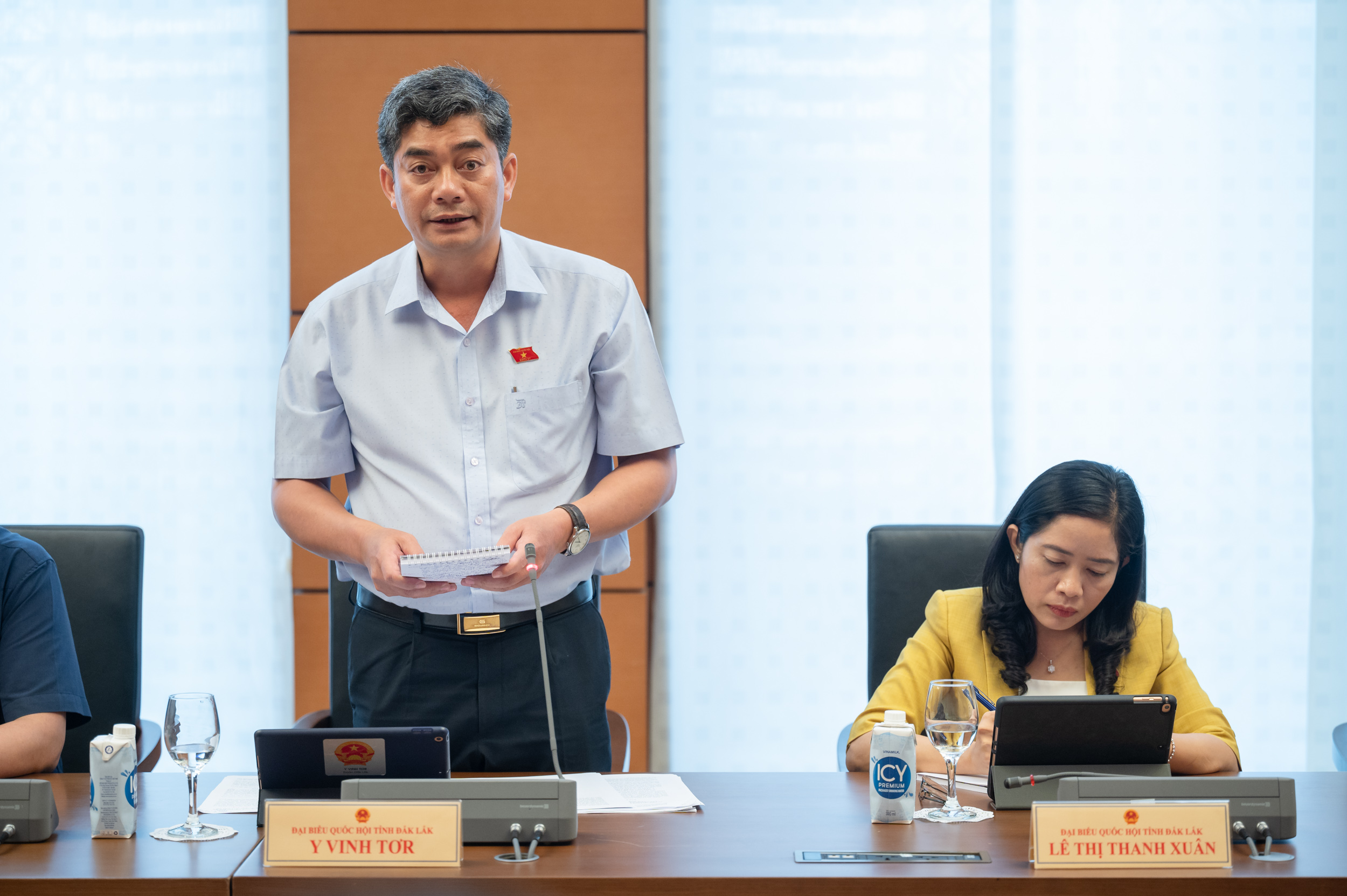 Thứ ba, về nguồn vốn, đại biểu Y Vinh Tơr b&agrave;y tỏ băn khoăn về vấn đề n&agrave;y v&agrave; đề nghị Ch&iacute;nh phủ cần x&aacute;c định r&otilde; hơn khả năng đảm bảo nguồn vốn của nh&agrave; Pg88vn Trang Chủ Chính Thức theo phương thức PPP. Đồng thời cần t&iacute;nh đến khả năng đảm bảo của phần vốn ng&acirc;n s&aacute;ch của địa phương, trong bối cảnh thu ng&acirc;n s&aacute;ch của địa phương kh&ocirc;ng thuận lợi.