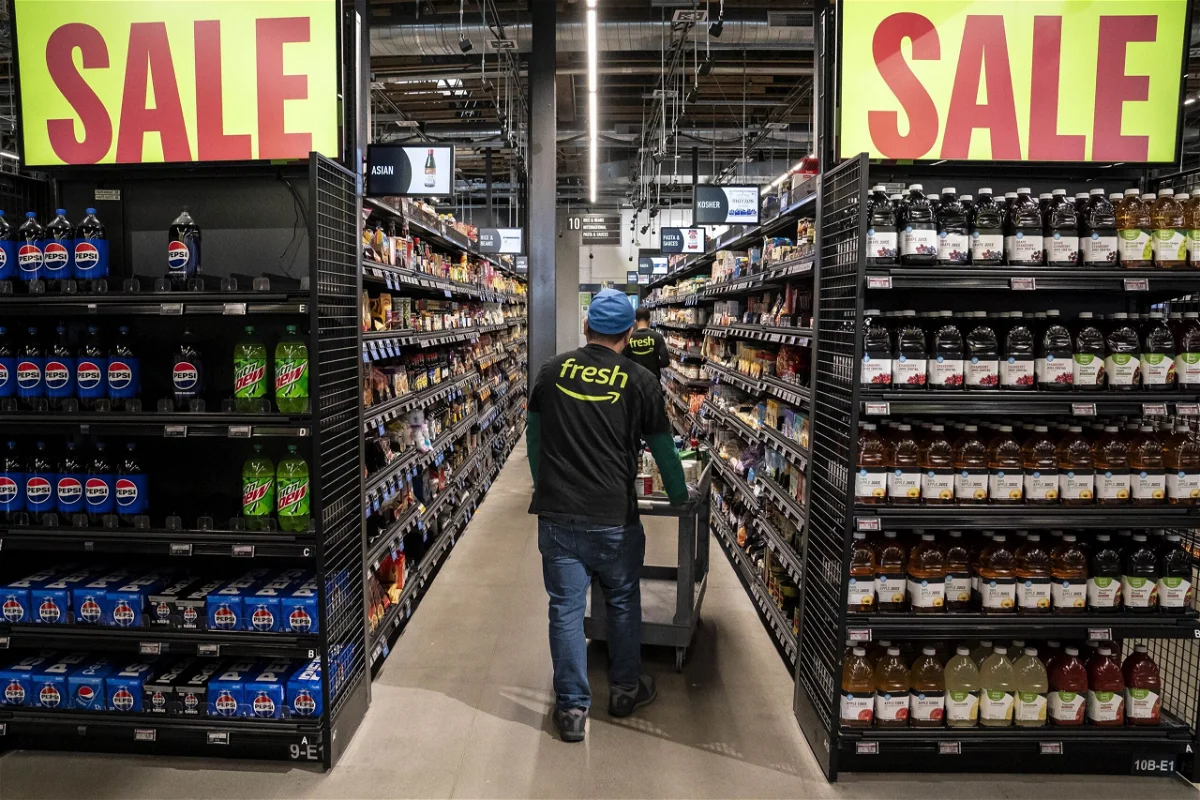 Amazon Fresh cho biết mỗi ng&agrave;y sẽ giảm gi&aacute; l&ecirc;n tới 30% với 4.000 mặt h&agrave;ng.