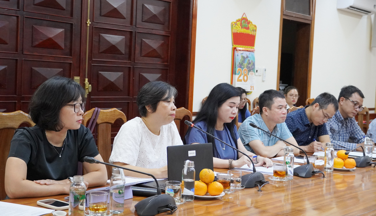C&aacute;c đại biểu tại buổi l&agrave;m việc