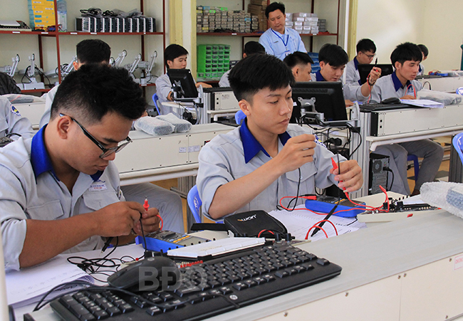 Giáo dục nghề nghiệp: Đại biểu đề nghị giải bài toán “quả trứng, con gà”