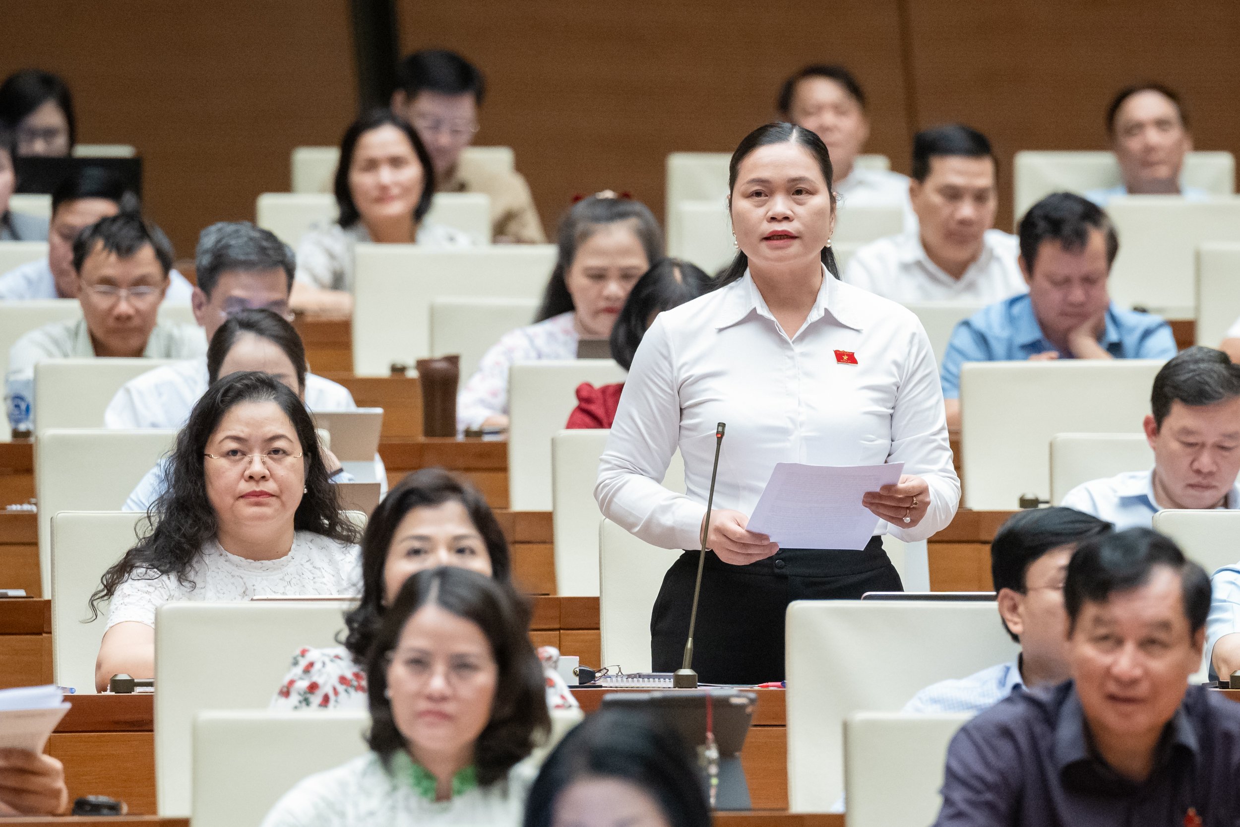 Đại biểu Ma Thị Th&uacute;y, đo&agrave;nTuy&ecirc;n Quang. Ảnh: Quochoi.vn.