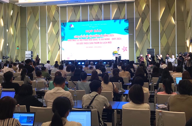 To&agrave;n cảnh họp b&aacute;o. Ảnh Ng&ocirc; Anh Văn.