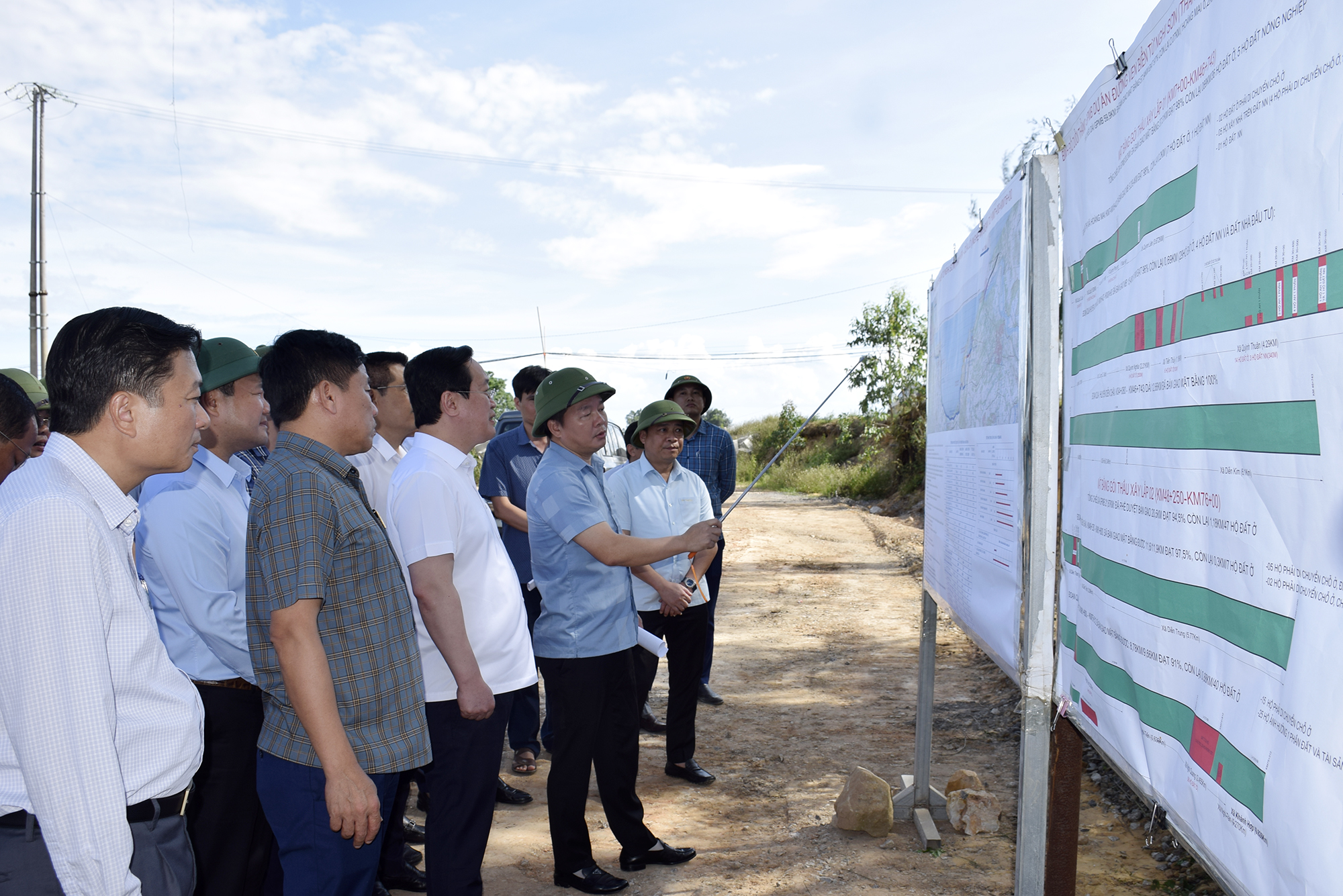 Chủ tịch UBND tỉnh Nghệ An Nguyễn Đức Trung đến kiểm tra tiến độ thực hiện Link Trang Chủ PG88.Com Mới #2026 đường ven biển từ Nghi Sơn (Thanh Hóa) – Cửa Lò (Nghệ An)
