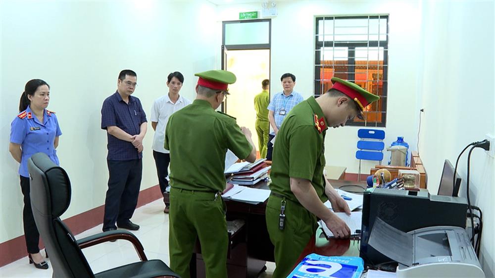 Cơ quan Công an tiến hành khám xét khẩn cấp nơi ở và nơi Pg88hi Thể Thao, Bóng Đá, Casino, Nổ Hũ, Xổ Số của các đối tượng để thu thập các tài liệu chứng cứ có liên quan.  Ảnh: Cổng thông tin điện tử Bộ Công an.
