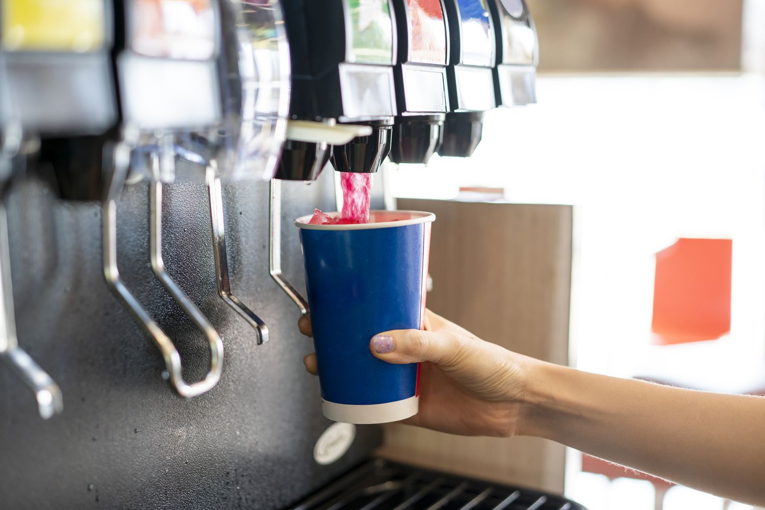 Cơ thể người sẽ biến đổi ra sao trong 1 giờ đồng hồ sau khi uống 1 chai nước ngọt c&oacute; gas?