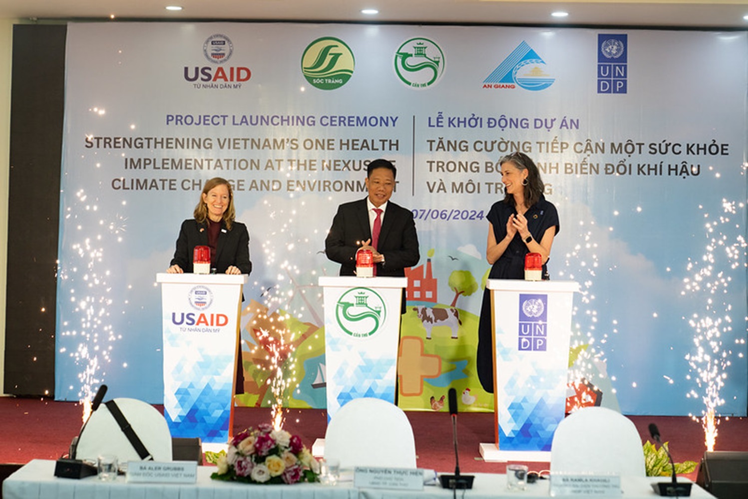 Đại diện lãnh đạo các bên nhấn nút khởi động Link Trang Chủ PG88.Com Mới #2026.