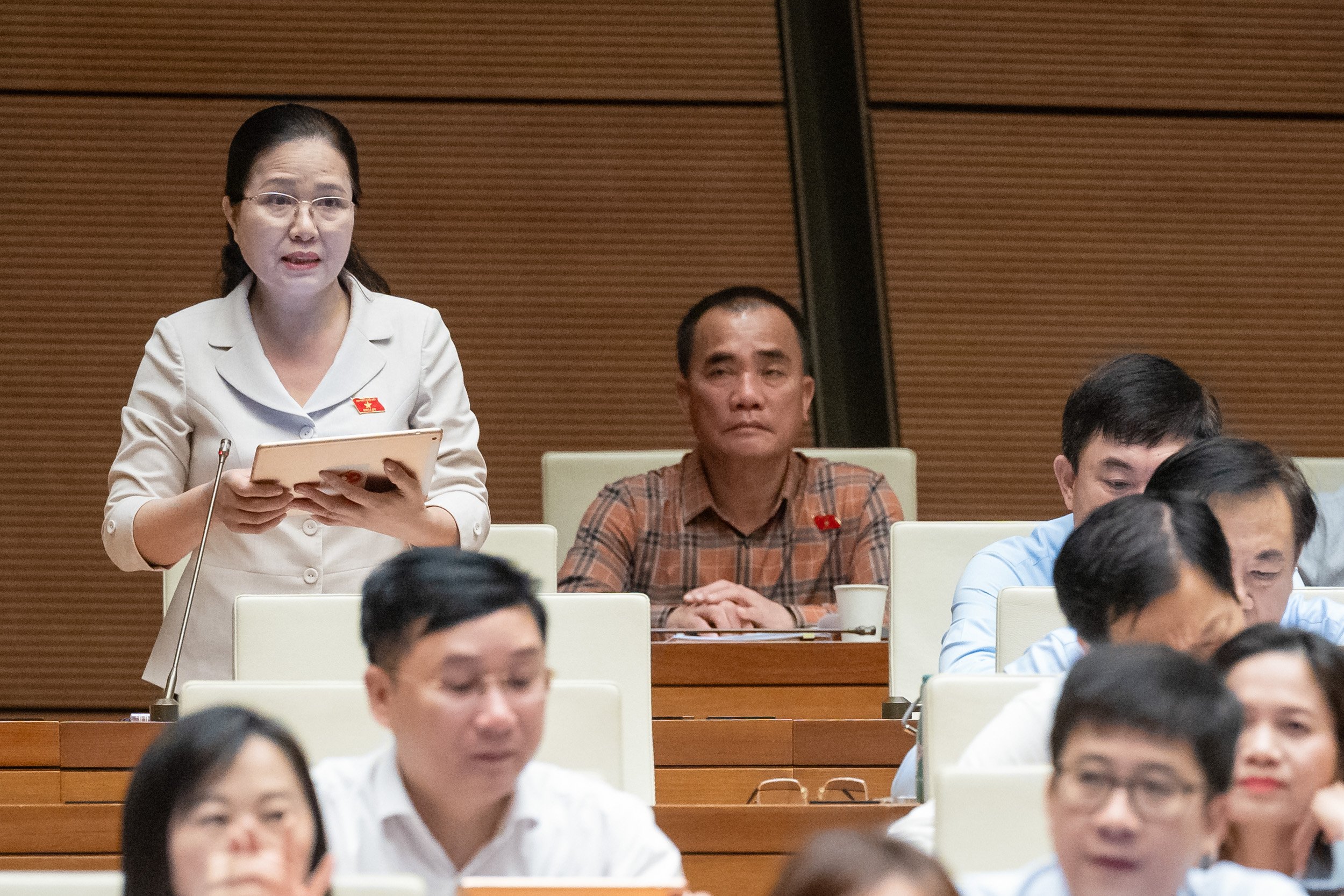 Đại biểu Đỗ Thị Lan, o&agrave;n đại biểu Link Trang Chủ PG88.Com Mới #2026 tỉnh Quảng Ninh, n&ecirc;u r&otilde; một số khoản chi ng&acirc;n s&aacute;ch đạt thấp so với dự to&aacute;n - Ảnh: Quochoi.vn.