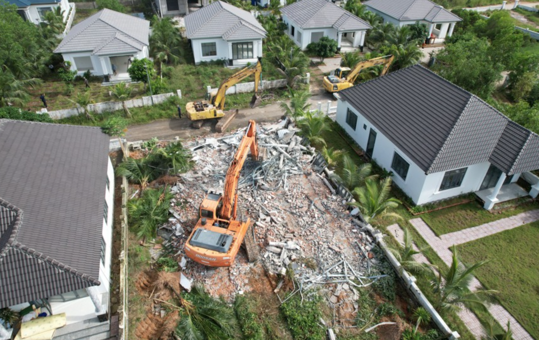 Phú Quốc đã cưỡng chế 49 căn biệt thự xây sai phép