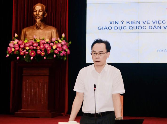 Thứ trưởng Bộ Giáo dục Đào tạo Hoàng Minh Sơn phát biểu khai mạc Tọa đàm. Ảnh: MOET.