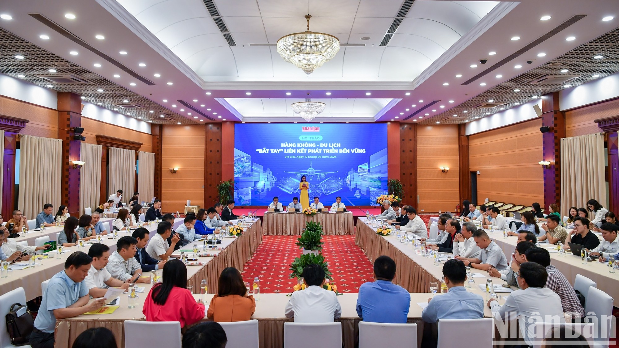 Quang cảnh buổi hội thảo&nbsp;&ldquo;H&agrave;ng kh&ocirc;ng - Du lịch &ldquo;bắt tay&rdquo; li&ecirc;n kết ph&aacute;t triển bền vững&rdquo;.