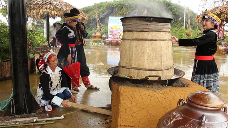 Ph&aacute;t huy gi&aacute; trị văn h&oacute;a v&ugrave;ng. Ảnh: Ch&iacute;nh phủ