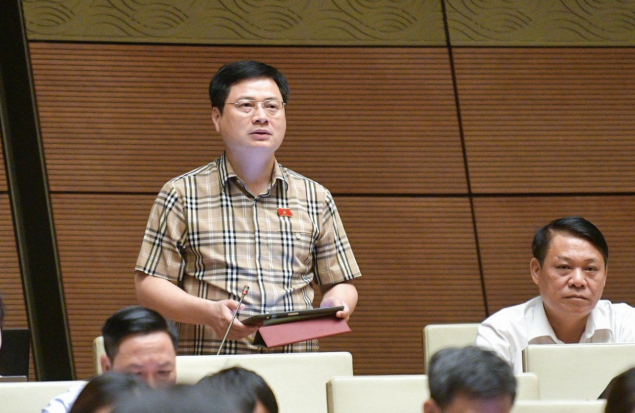 Đại biểu Cầm H&agrave; Chung, đo&agrave;n Ph&uacute; Thọ. Ảnh: Quochoi.