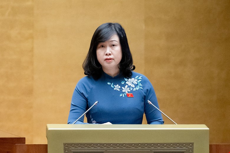Bộ trưởng Bộ Y tế Đ&agrave;o Hồng Lan, thừa ủy quyền của Thủ tướng Ch&iacute;nh phủ, tr&igrave;nh b&agrave;y Tờ tr&igrave;nh về dự &aacute;n Luật sửa đổi, bổ sung một số điều của Luật Dược chiều 18/6.