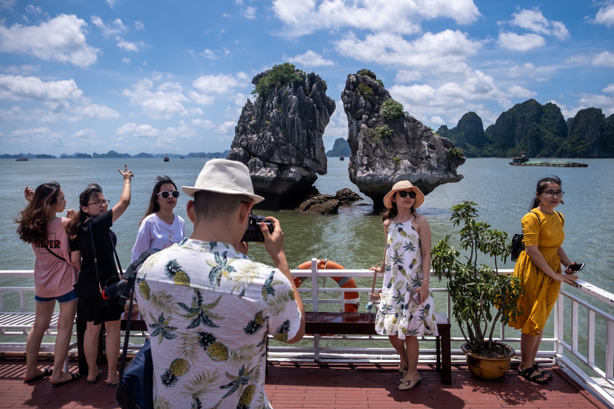 Năm nay, nhiều nh&oacute;m du kh&aacute;ch gia định lựa chọn c&aacute;c chuyến đi&nbsp;chi ph&iacute; thấp, quảng đường đi chuyển ngắn chủ yếu bằng đường cao tốc.