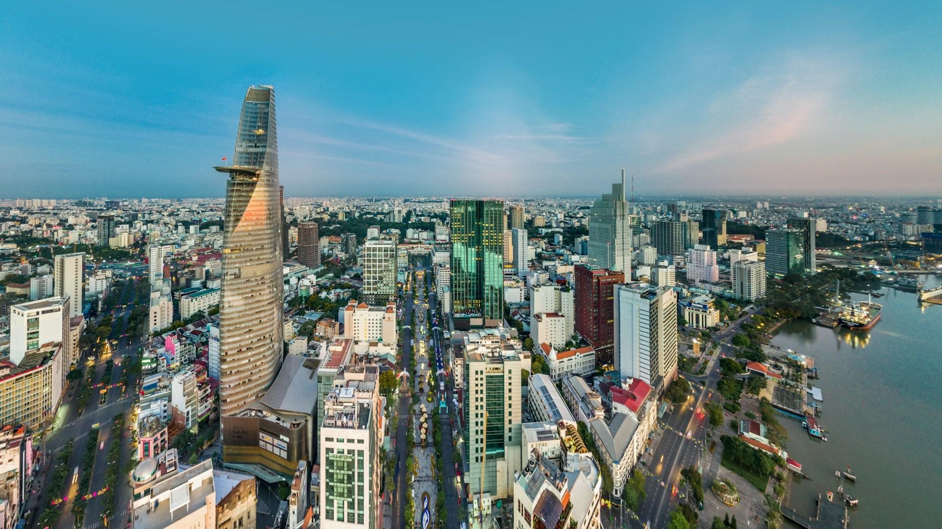 Một g&oacute;c trung t&acirc;m quận 1, TP.HCM - nơi d&agrave;y đặc những to&agrave; cao ốc, thiếu vắng kh&ocirc;ng gian xanh. (Ảnh: Unsplash).