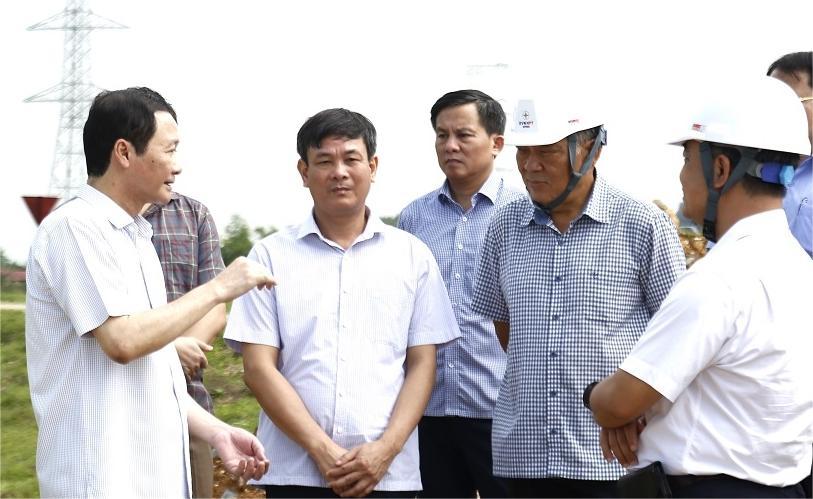 Chủ tịch UBND tỉnh Thanh Hóa Đỗ Minh Tuấn kiểm tra thi công Link Trang Chủ PG88.Com Mới #2026 đường dây 500kV mạch 3 thời điểm tháng 5 vừa qua. Ảnh Phong Sắc