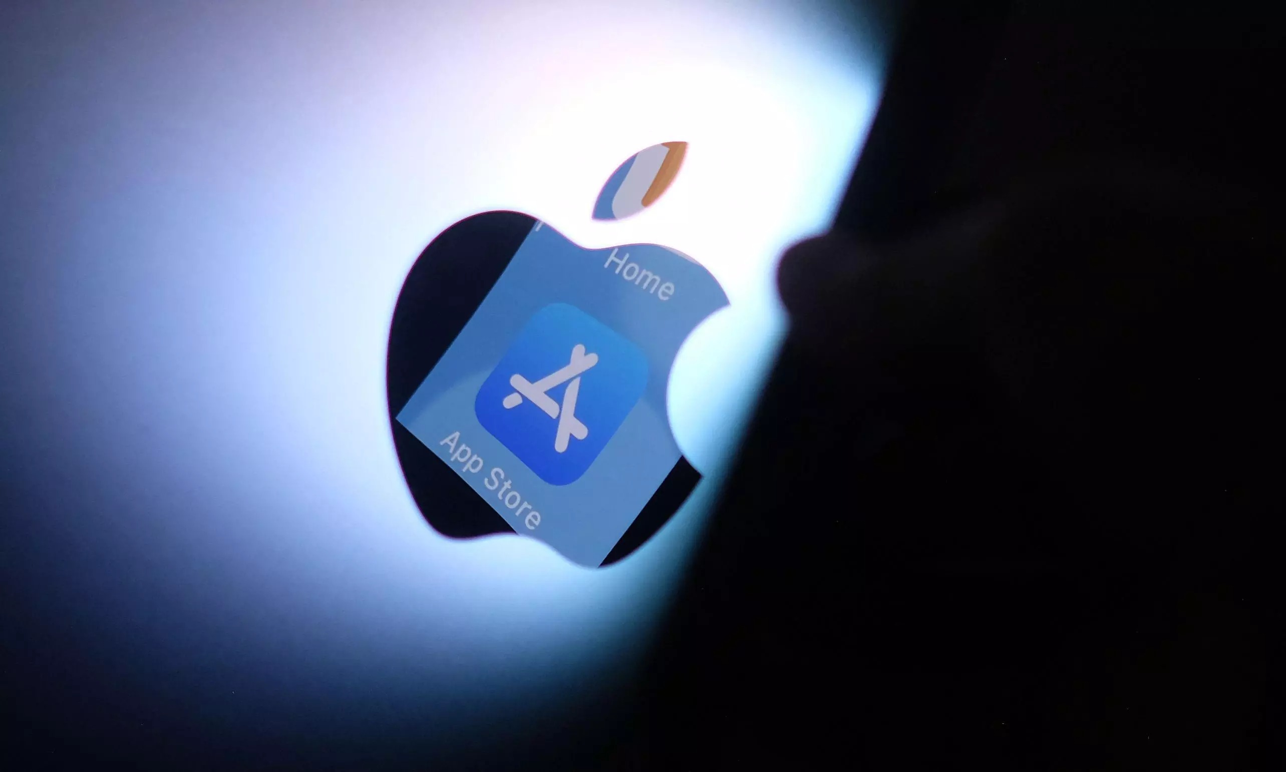 EU cáo buộc Apple 