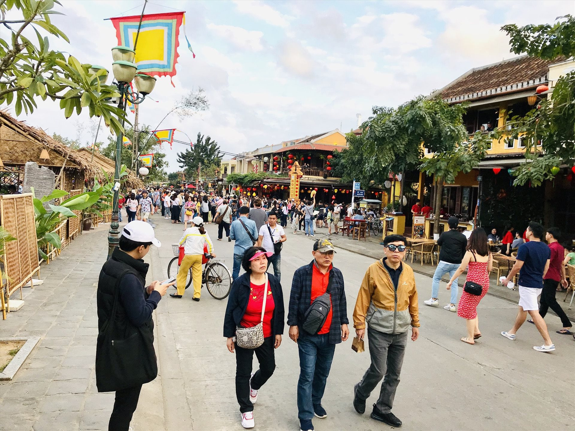 Trung Quốc&nbsp;mới chỉ lấy lại vị tr&iacute; dẫn đầu lượng kh&aacute;ch đến Việt Nam v&agrave;o th&aacute;ng 5/2024.