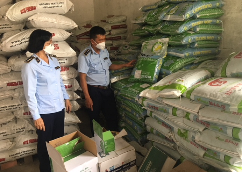 Lực lượng quản lý thị trường tăng cường công tác kiểm tra, xử lý vi phạm trong hoạt động PG88 Uy Tín Số 1 Việt Nam mặt hàng phân bón. Ảnh minh họa.