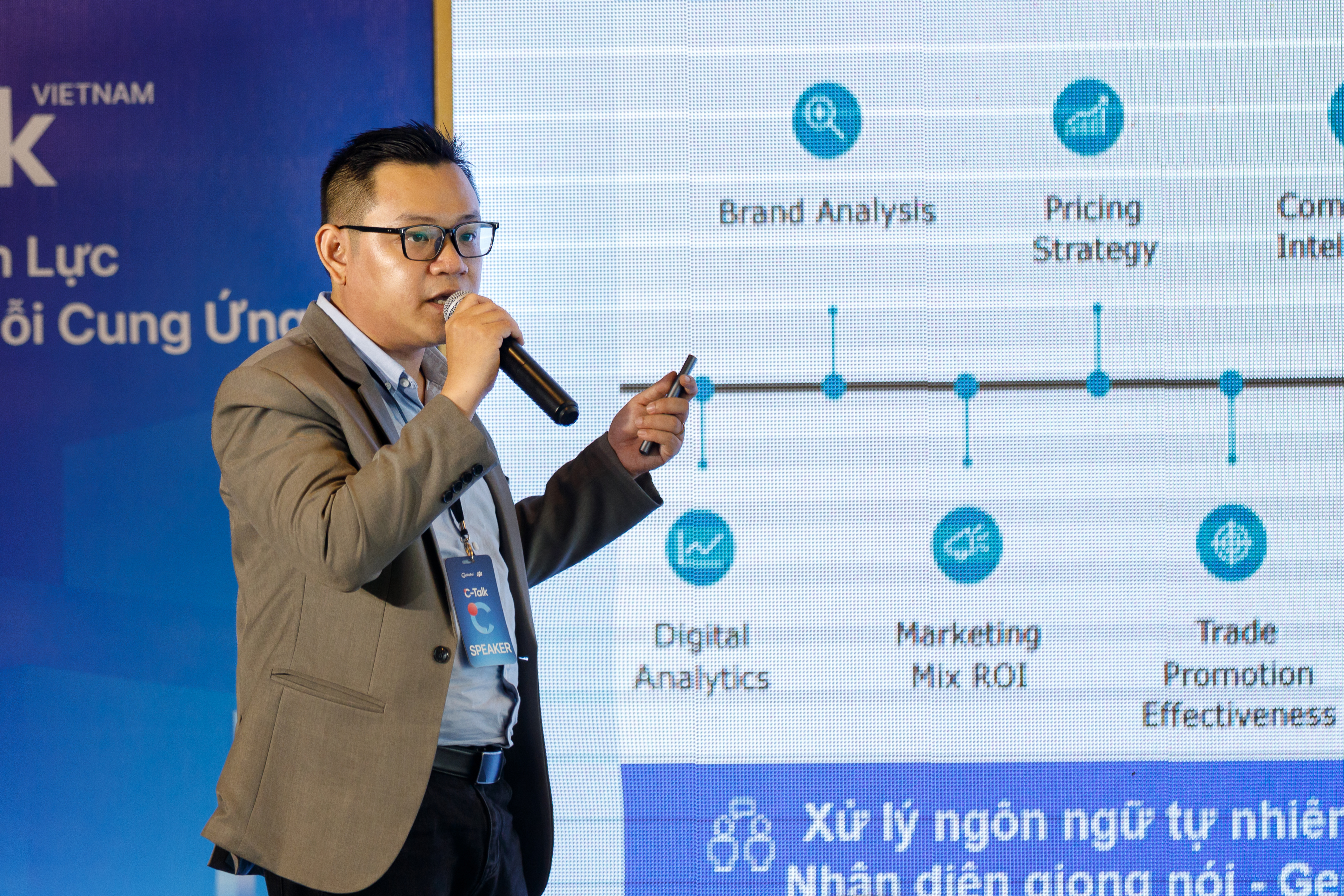 Đại diện FPT Smart Cloud - &ocirc;ng Nguyễn Tấn Hưng chia sẻ về ứng dụng AI trong lĩnh vực Chuỗi cung ứng - TP.HCM, ng&agrave;y 27/12/2024.