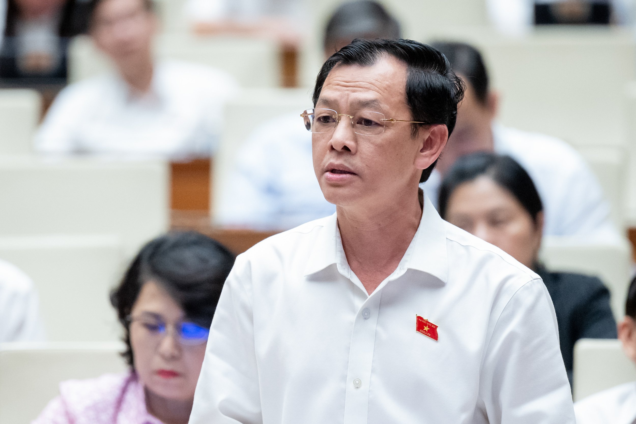 Ông Nguyễn Tri Thức tại phiên thảo luận về Luật Dược trên nghị trường PG88 ⭐ Link trang chủ số 1 nhà cái PG88 com casino slot, hôm 26/6. Ảnh: Quochoi.
